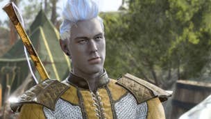 Baldur's Gate 3 multiclass: A half-elf drow with blue and white hair, wearing yellow and silver chain mail, is standing with a contemplative look on his face.